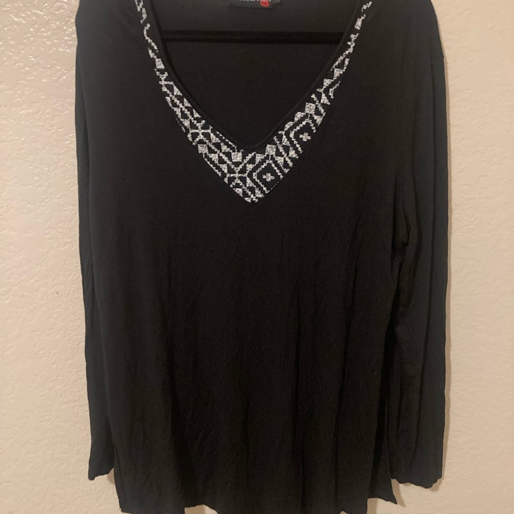 Elegant Black Embroidered V-Neck Long Sleeve Top